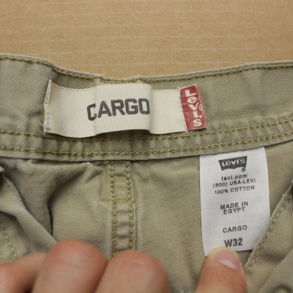 Levis Vintage Cargo Shorts Mens Sz 32x11 Beige Baggy Distressed Utility Y2K